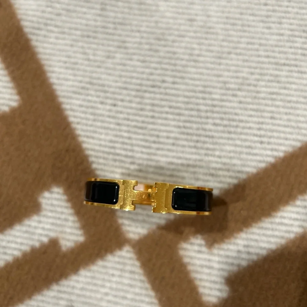 Hermes small black and gold Clic H bracelet - Picture 5 of 6